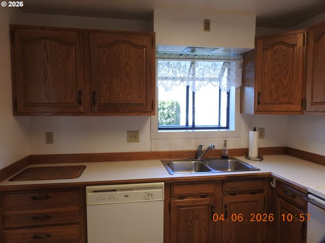 1415 THOMPSON Rd, Woodburn, OR 97071