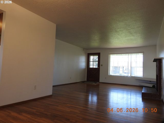 1415 THOMPSON Rd, Woodburn, OR 97071