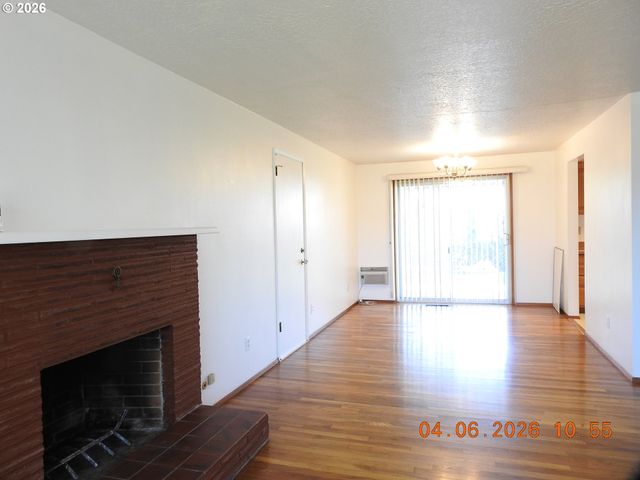 1415 THOMPSON Rd, Woodburn, OR 97071