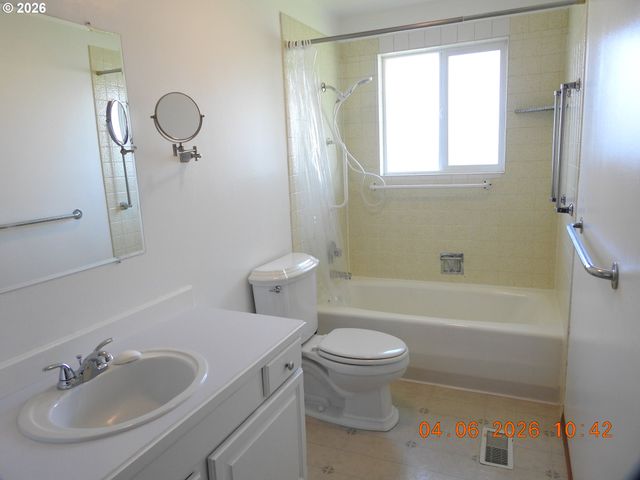 1415 THOMPSON Rd, Woodburn, OR 97071