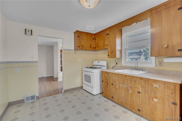 178 Oakridge Avenue, Tonawanda, NY 14217