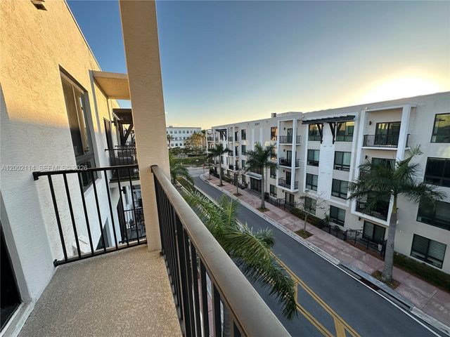 8265 NW 41st St C-204, Doral, FL 33166