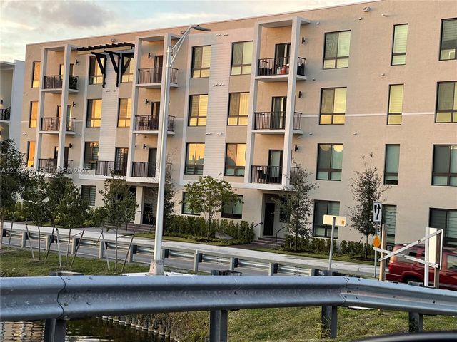 8265 NW 41st St C-204, Doral, FL 33166