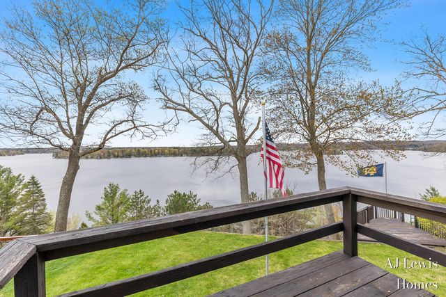 5330 Woodside Drive, Croton Twp, MI 49337