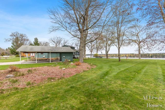 5330 Woodside Drive, Croton Twp, MI 49337