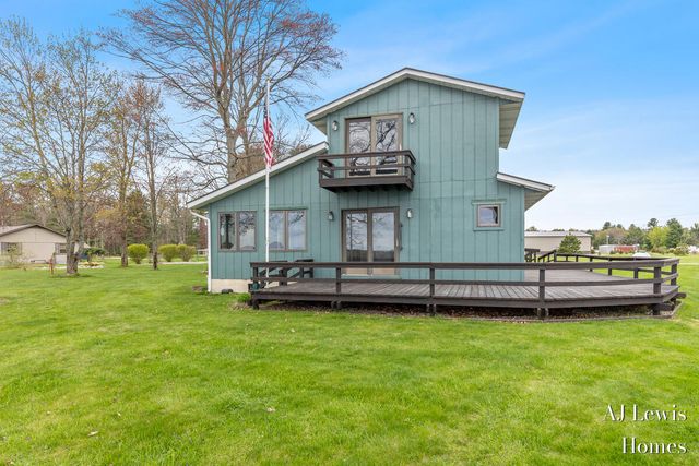 5330 Woodside Drive, Croton Twp, MI 49337