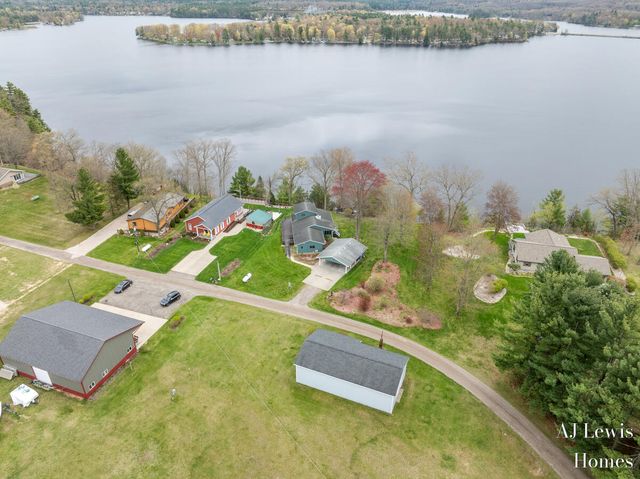 5330 Woodside Drive, Croton Twp, MI 49337