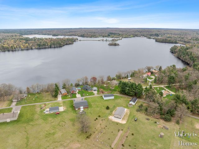 5330 Woodside Drive, Croton Twp, MI 49337