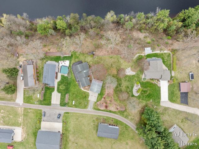 5330 Woodside Drive, Croton Twp, MI 49337