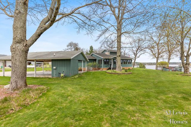 5330 Woodside Drive, Croton Twp, MI 49337