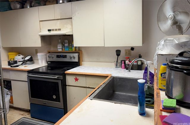 94-1423 Kahuli Street, Waipahu, HI 96797