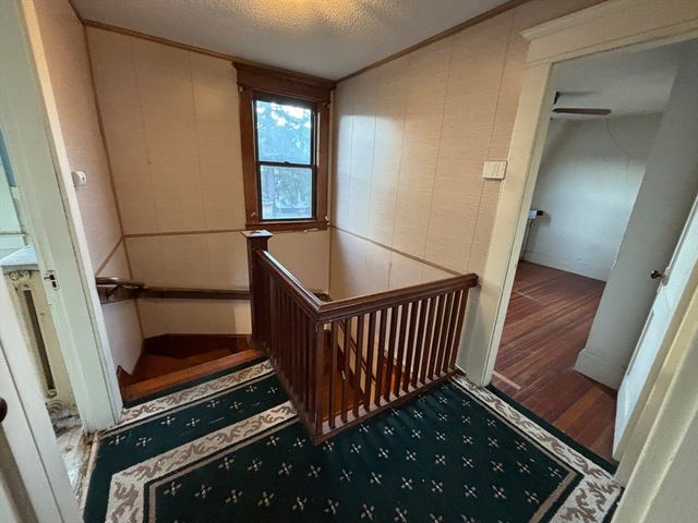 88 Dunmoreland St, Springfield, MA 01109