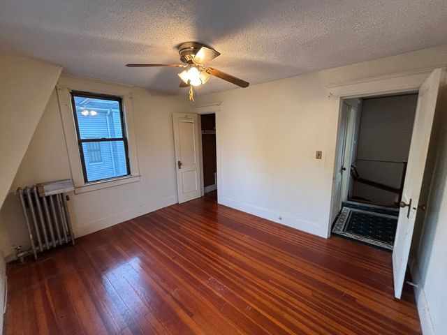 88 Dunmoreland St, Springfield, MA 01109