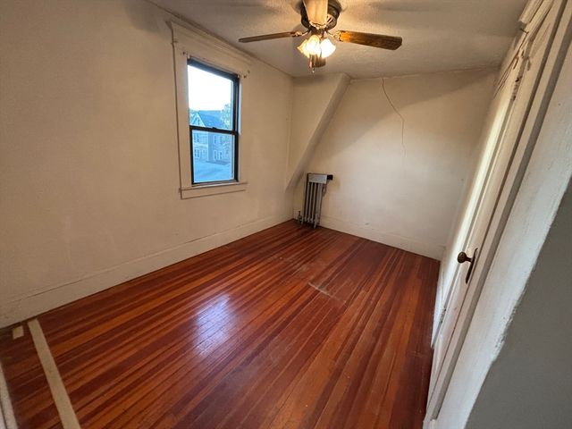 88 Dunmoreland St, Springfield, MA 01109