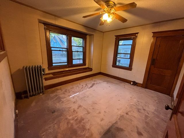 88 Dunmoreland St, Springfield, MA 01109