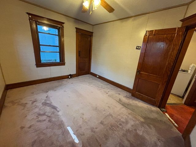 88 Dunmoreland St, Springfield, MA 01109