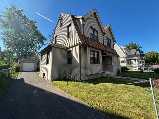 88 Dunmoreland St, Springfield, MA 01109