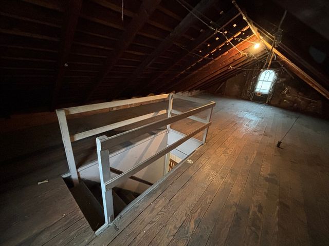 88 Dunmoreland St, Springfield, MA 01109