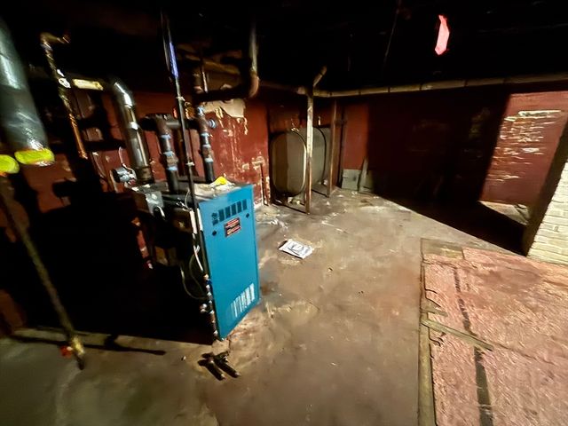 88 Dunmoreland St, Springfield, MA 01109