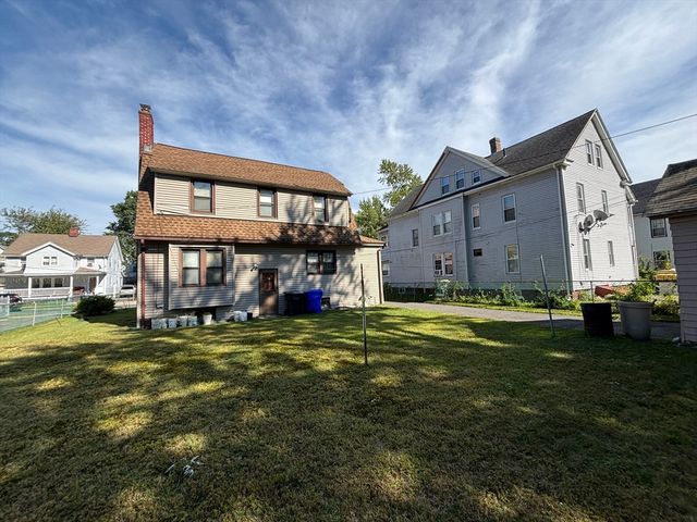 88 Dunmoreland St, Springfield, MA 01109