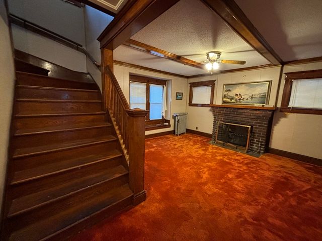 88 Dunmoreland St, Springfield, MA 01109