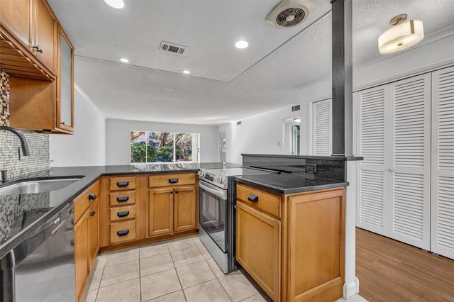 700 MELROSE AVENUE J1, Winter Park, FL 32789