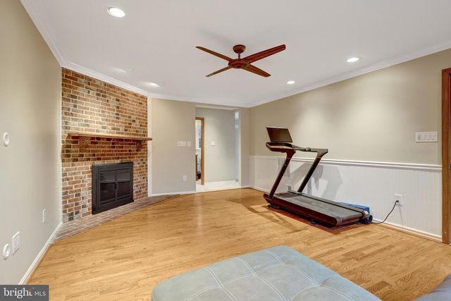 2230 CARMICHAEL DR, Vienna, VA 22181