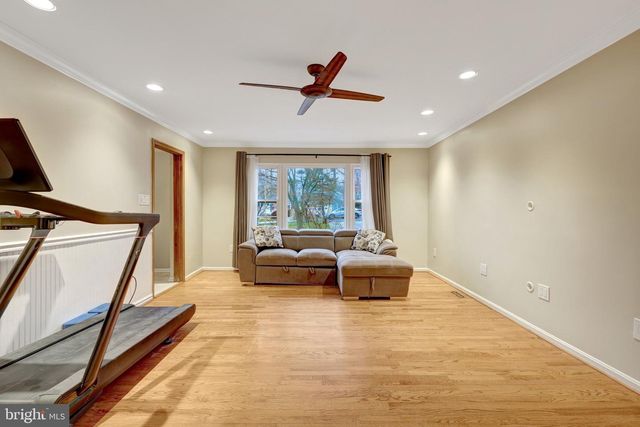 2230 CARMICHAEL DR, Vienna, VA 22181