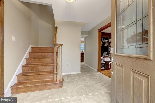 2230 CARMICHAEL DR, Vienna, VA 22181