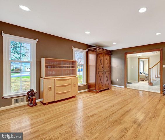 2230 CARMICHAEL DR, Vienna, VA 22181