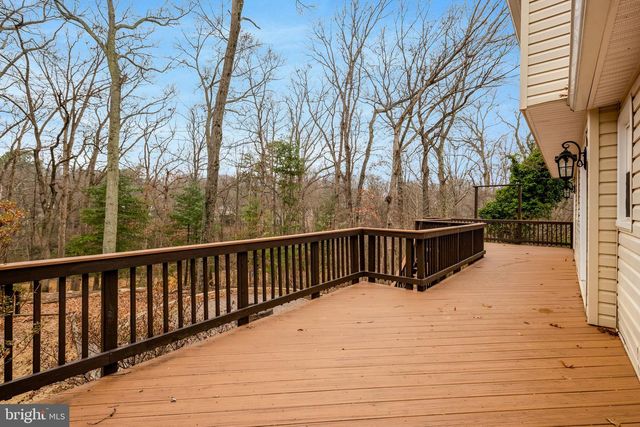 2230 CARMICHAEL DR, Vienna, VA 22181