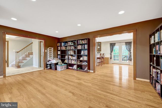 2230 CARMICHAEL DR, Vienna, VA 22181