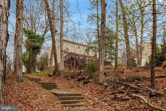 2230 CARMICHAEL DR, Vienna, VA 22181