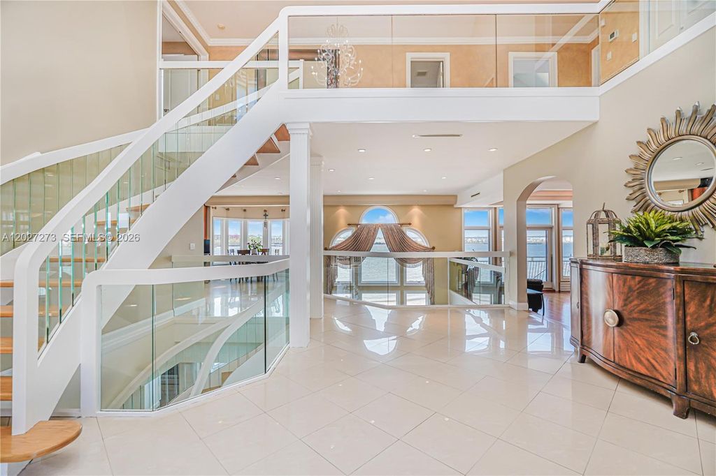 Image 12 of property listing at 30 Aviva Ct, Staten Island, NY 10307