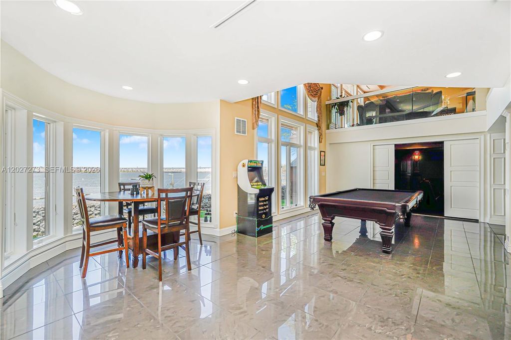 Image 15 of property listing at 30 Aviva Ct, Staten Island, NY 10307