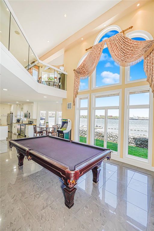 Image 16 of property listing at 30 Aviva Ct, Staten Island, NY 10307