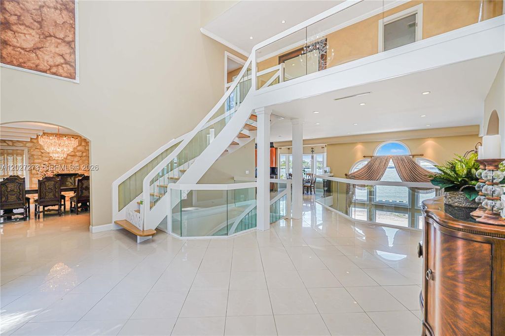 Image 17 of property listing at 30 Aviva Ct, Staten Island, NY 10307