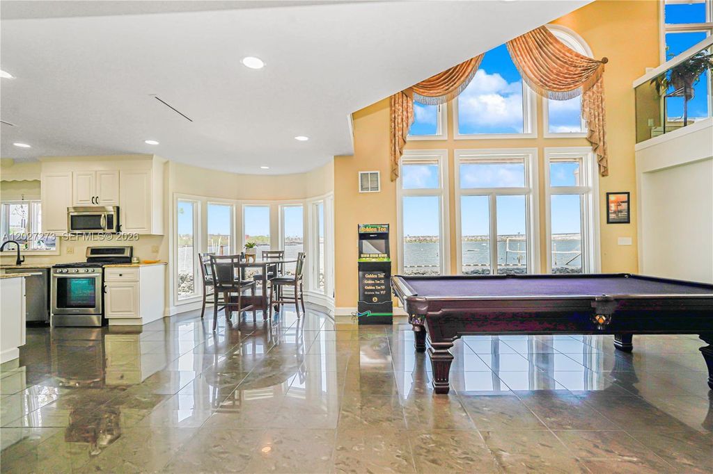 Image 19 of property listing at 30 Aviva Ct, Staten Island, NY 10307