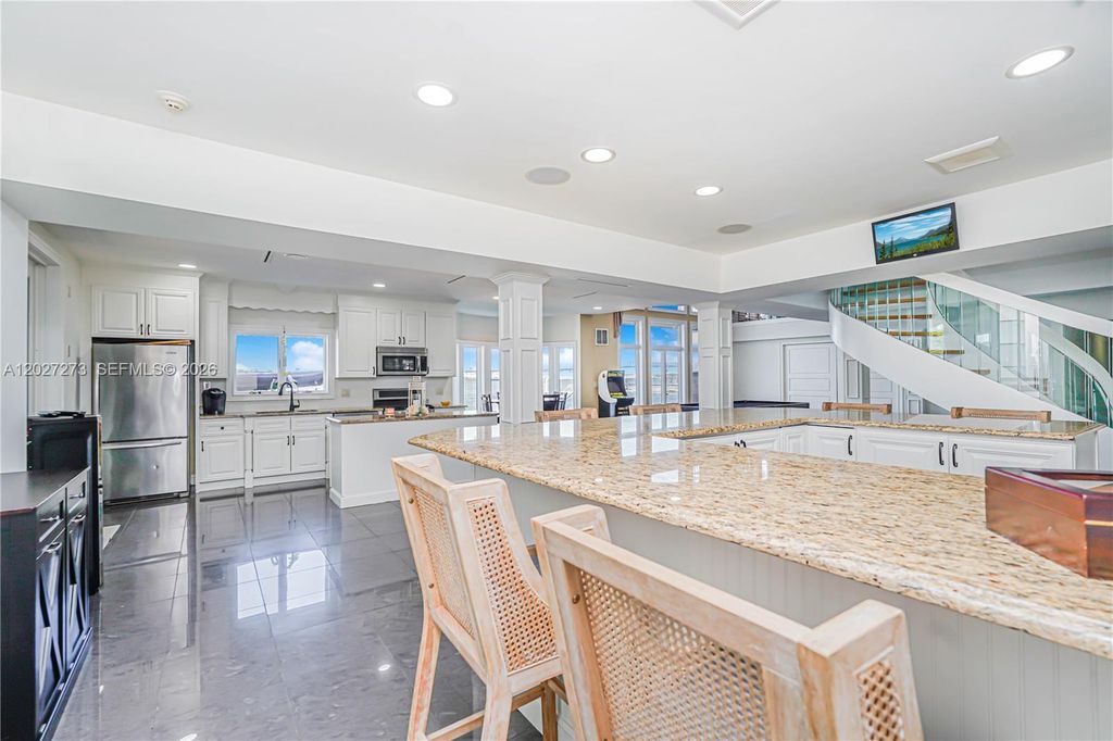 Image 24 of property listing at 30 Aviva Ct, Staten Island, NY 10307