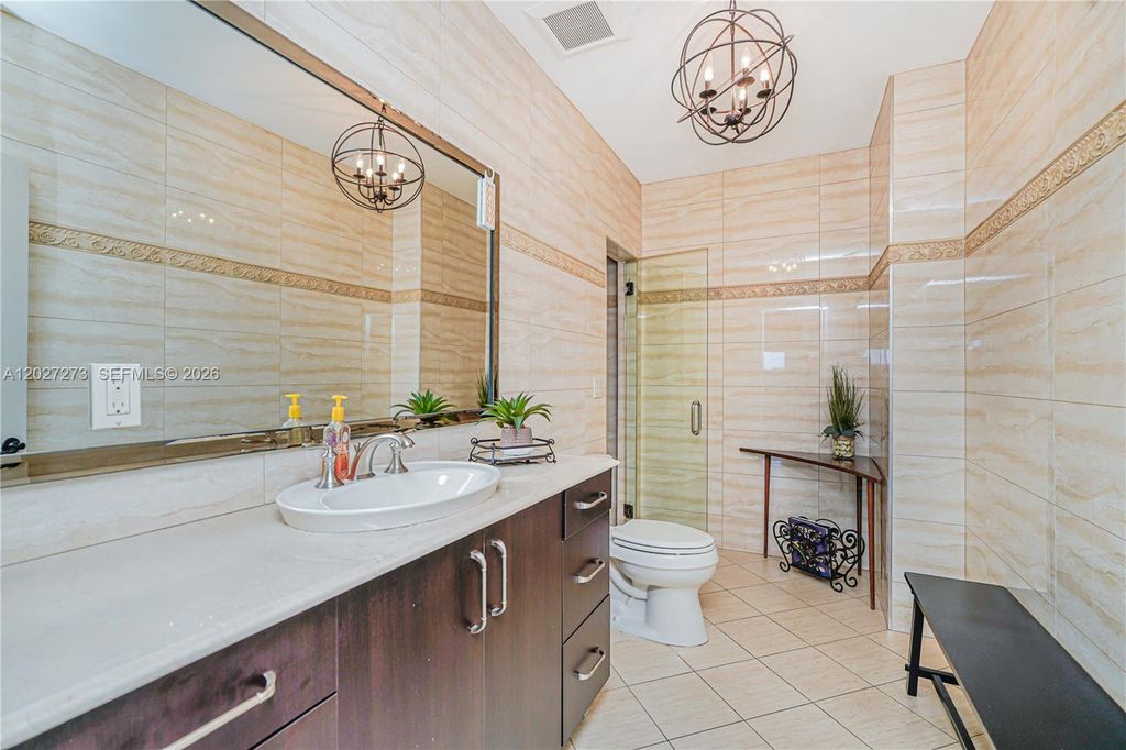 Image 25 of property listing at 30 Aviva Ct, Staten Island, NY 10307