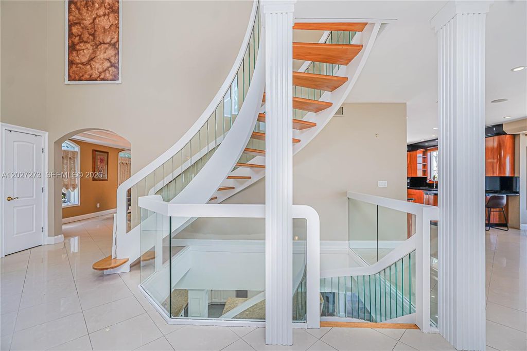 Image 26 of property listing at 30 Aviva Ct, Staten Island, NY 10307