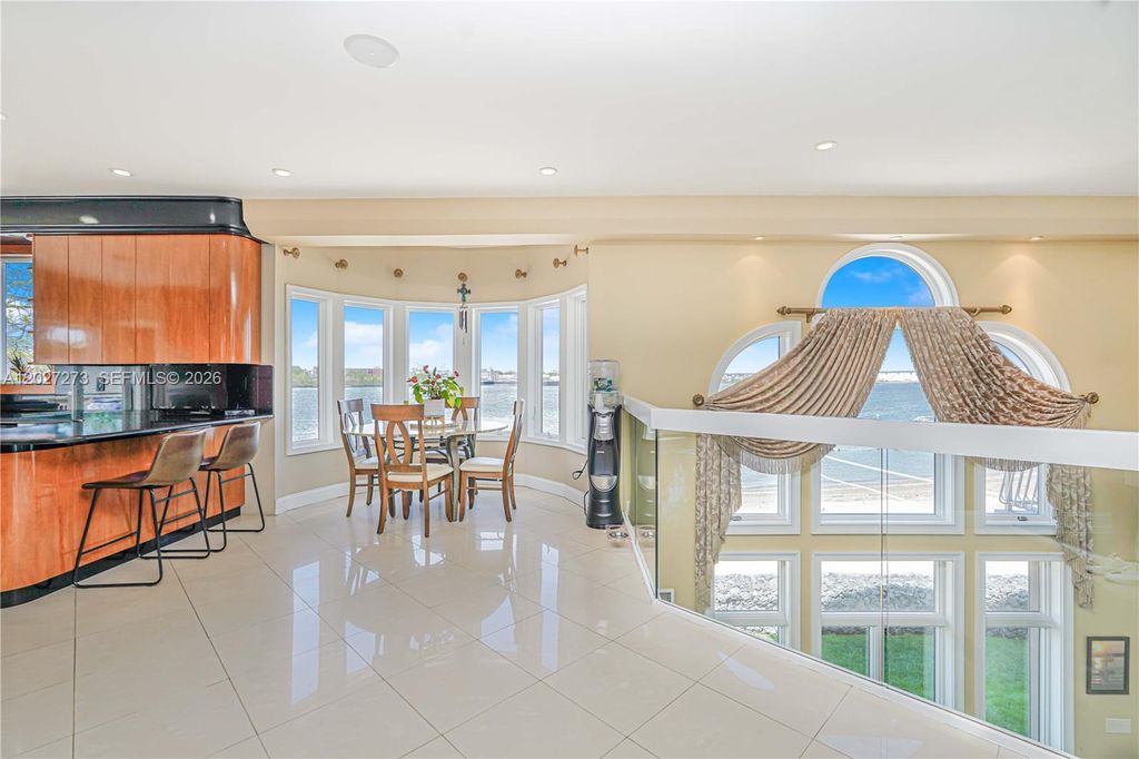 Image 28 of property listing at 30 Aviva Ct, Staten Island, NY 10307