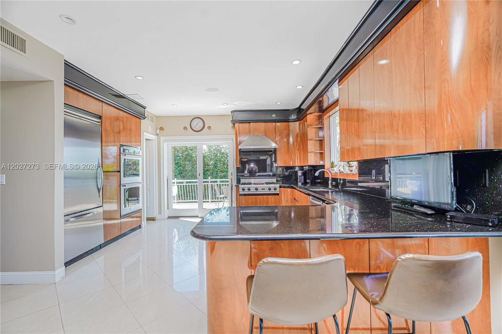 Image 31 of property listing at 30 Aviva Ct, Staten Island, NY 10307