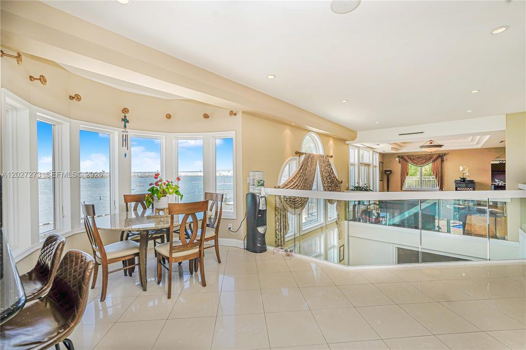 Image 34 of property listing at 30 Aviva Ct, Staten Island, NY 10307