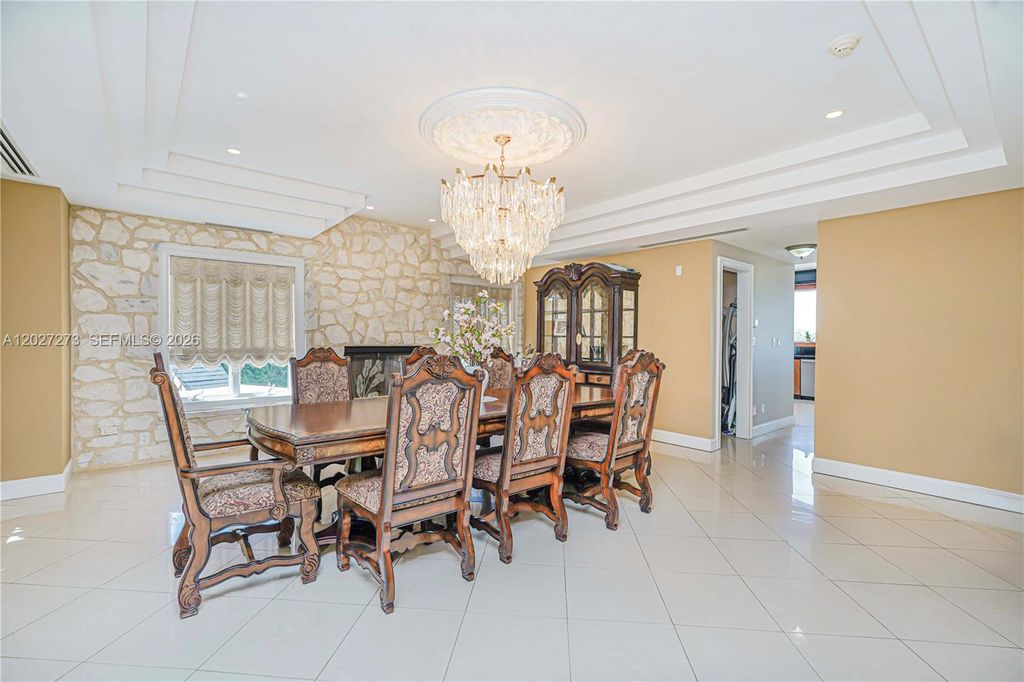 Image 36 of property listing at 30 Aviva Ct, Staten Island, NY 10307