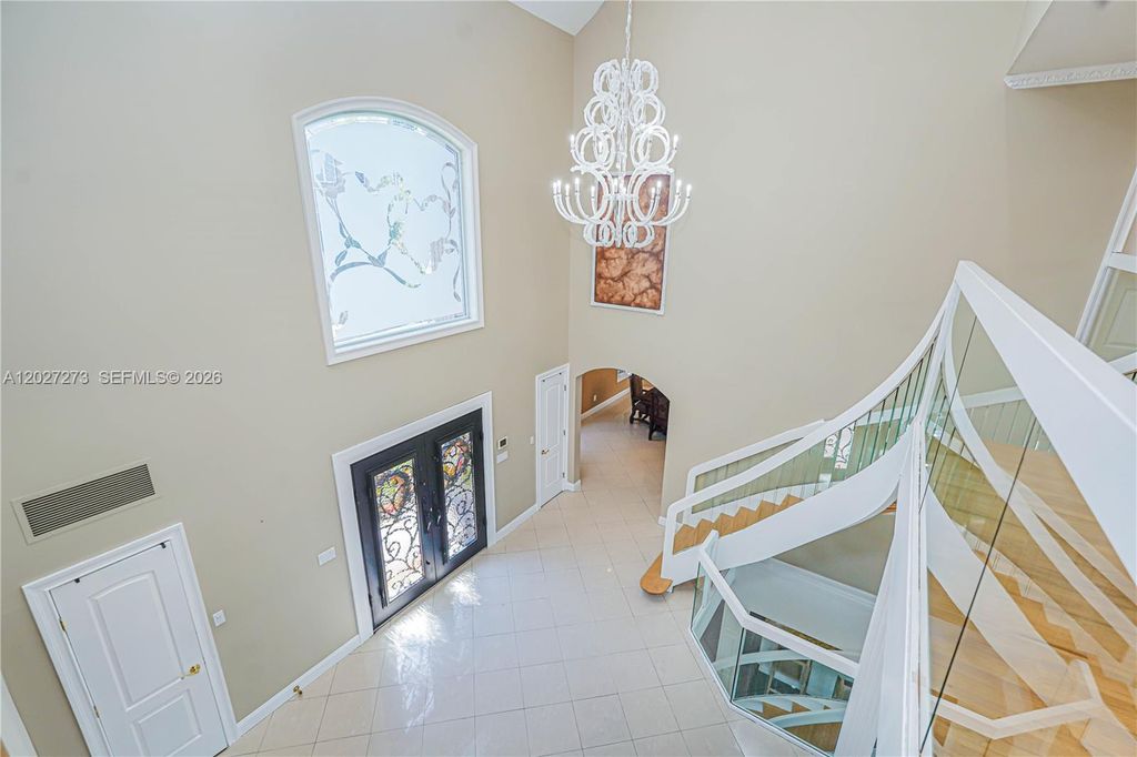 Image 38 of property listing at 30 Aviva Ct, Staten Island, NY 10307