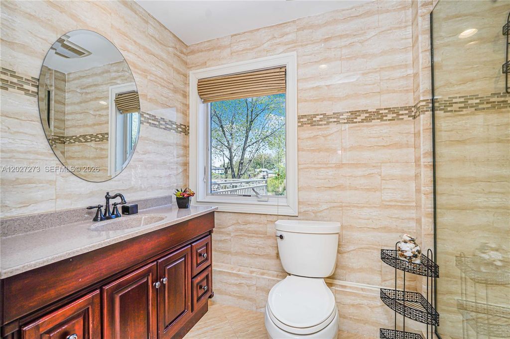 Image 40 of property listing at 30 Aviva Ct, Staten Island, NY 10307