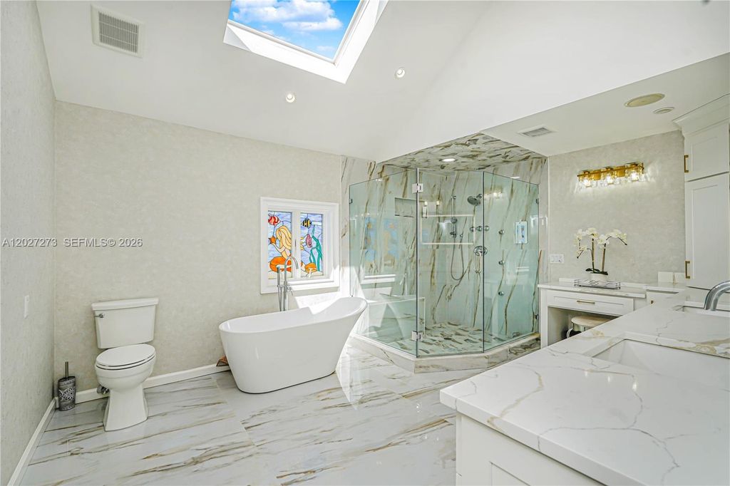 Image 45 of property listing at 30 Aviva Ct, Staten Island, NY 10307