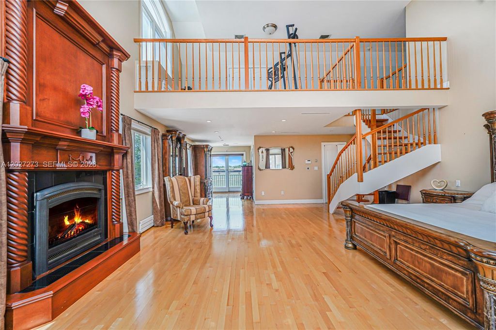 Image 49 of property listing at 30 Aviva Ct, Staten Island, NY 10307