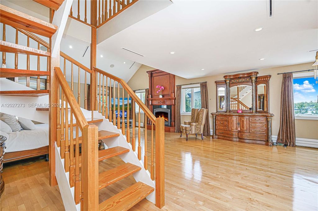 Image 52 of property listing at 30 Aviva Ct, Staten Island, NY 10307